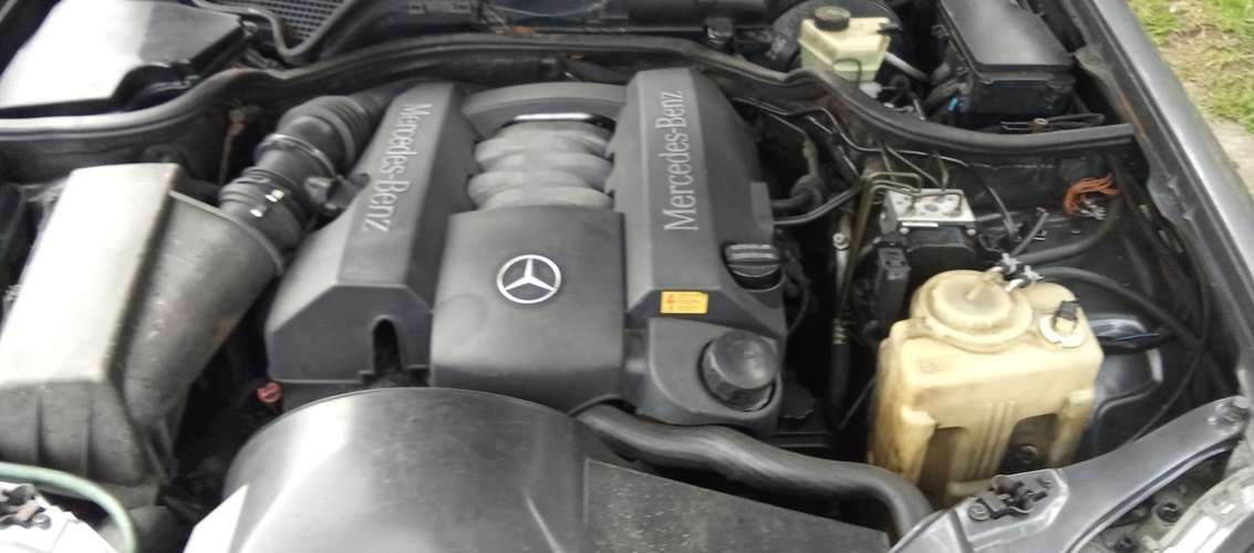 MERCEDES BENZ DE AGENCIA MODELO 1998 TRANSMISIÓN MECÁNICA FULL EQUIPO TAPICERÍA DE CUERO V6 2.4 