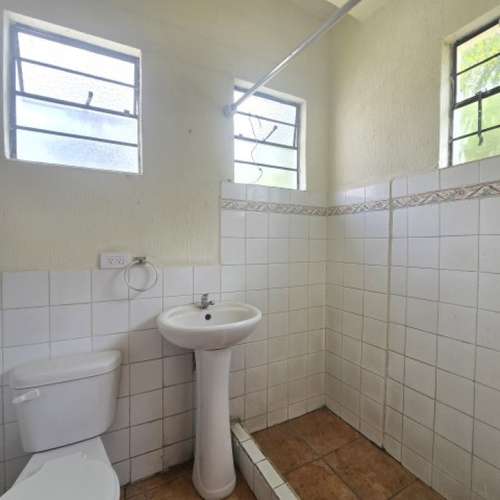 Casa en Renta para Negocio u Oficinas Zona 12 Guatemala - Imagen 20