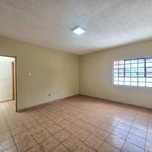 Casa en Renta para Negocio u Oficinas Zona 12 Guatemala - Imagen 17