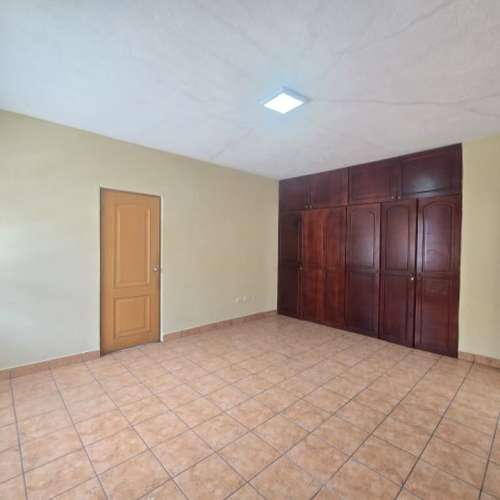 Casa en Renta para Negocio u Oficinas Zona 12 Guatemala - Imagen 15