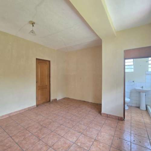 Casa en Renta para Negocio u Oficinas Zona 12 Guatemala - Imagen 19