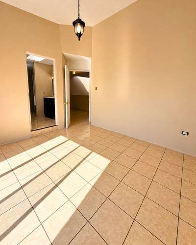 CASA EN VENTA ZONA 16 DENTRO DE GARITA KANAJUYÚ  - Imagen 4