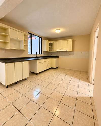 CASA EN VENTA ZONA 16 DENTRO DE GARITA KANAJUYÚ  - Imagen 2