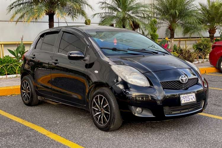 TOYOTA YARIS 2009 HATCHBACK 4 PUERTAS, 1 DUEÑO, BOLSAS INTACTAS 
