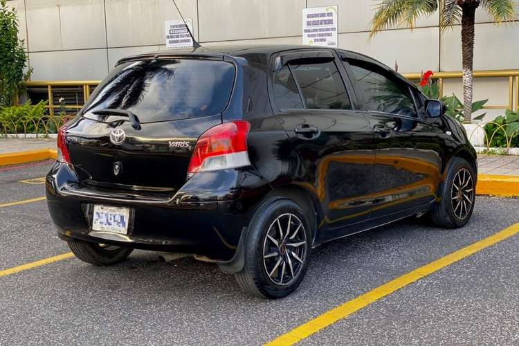 TOYOTA YARIS 2009 HATCHBACK 4 PUERTAS, 1 DUEÑO, BOLSAS INTACTAS 