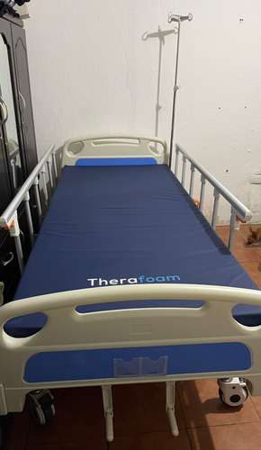 Cama hospitalaria mecánica de 2 movimientos con colchón Therafoam - Imagen 4