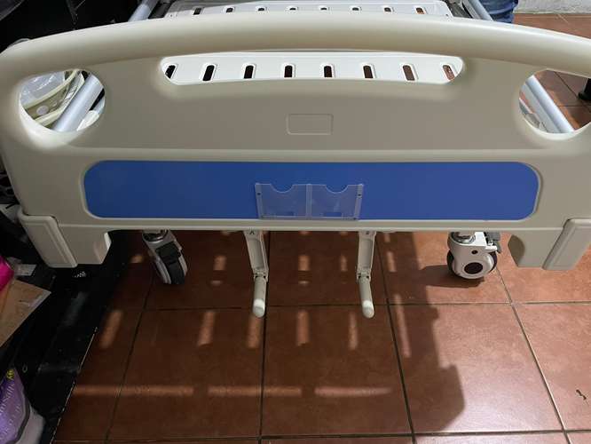 Cama hospitalaria mecánica de 2 movimientos con colchón Therafoam - Imagen 3