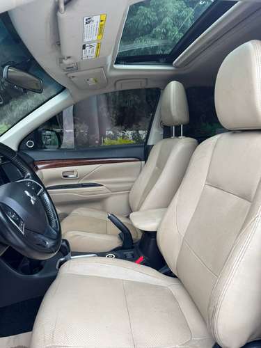Mitsubishi Outlander GT 3 filas 4x4 - Imagen 11