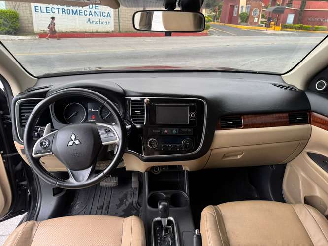 Mitsubishi Outlander GT 3 filas 4x4 - Imagen 10