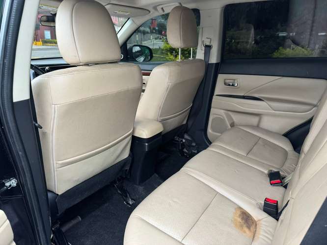 Mitsubishi Outlander GT 3 filas 4x4 - Imagen 9