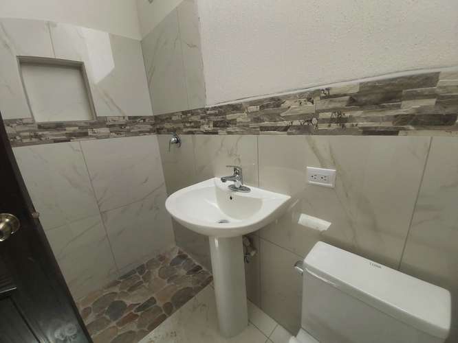 Vendo Casa Nueva 1 NIVEL dentro de Residencial a 5 minutos del Centro de San Lucas Sacatepéquez - Imagen 7