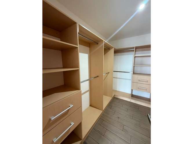 Apartamento Semi-Amueblado en Renta Zona 10 - Imagen 10