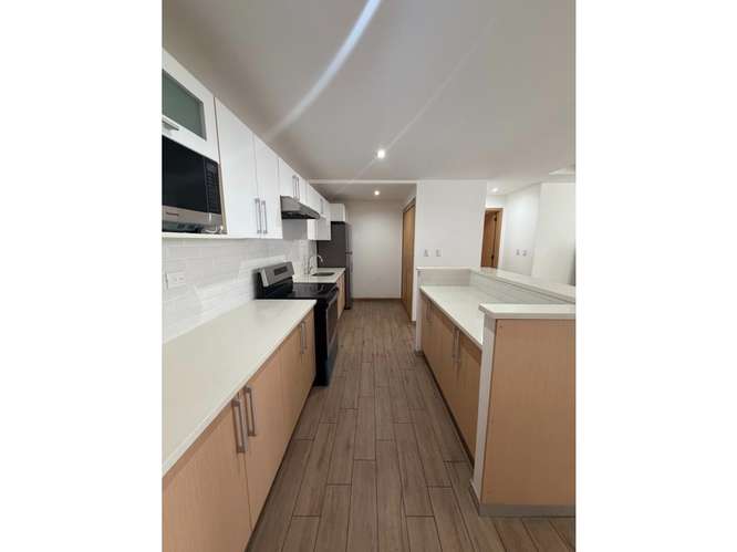 Apartamento Semi-Amueblado en Renta Zona 10 - Imagen 4