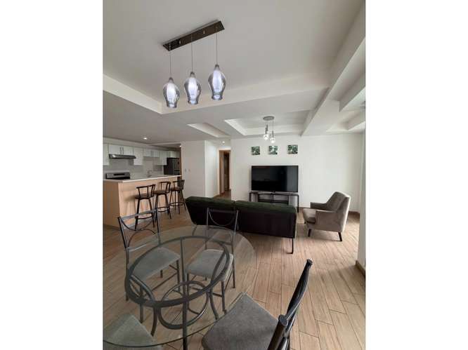 Apartamento Semi-Amueblado en Renta Zona 10