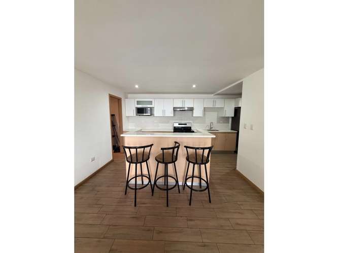 Apartamento Semi-Amueblado en Renta Zona 10 - Imagen 9