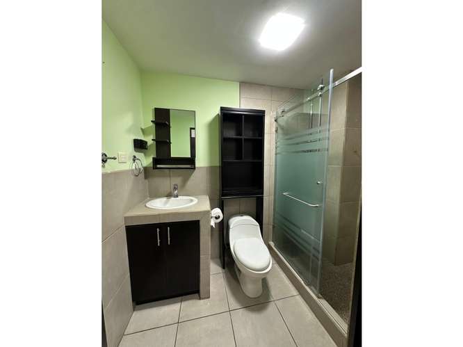 Apartamento Semi-Amueblado C/Jardin en Renta Zona 16 - Imagen 13