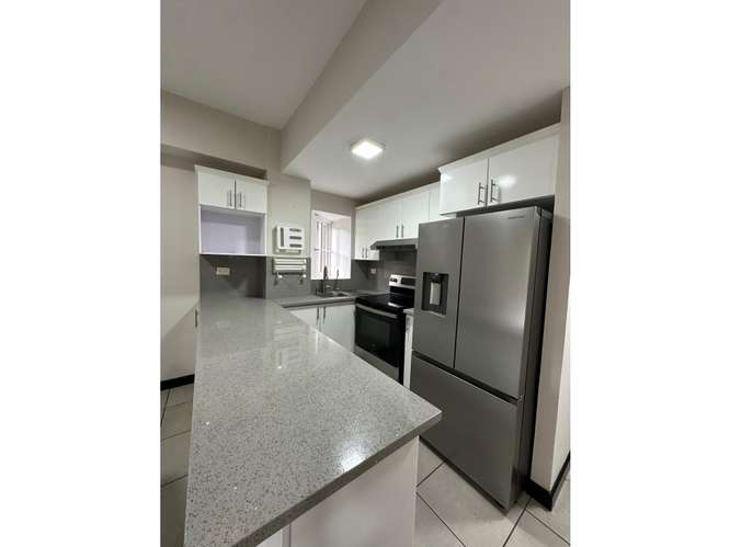 Apartamento Semi-Amueblado C/Jardin en Renta Zona 16 - Imagen 3