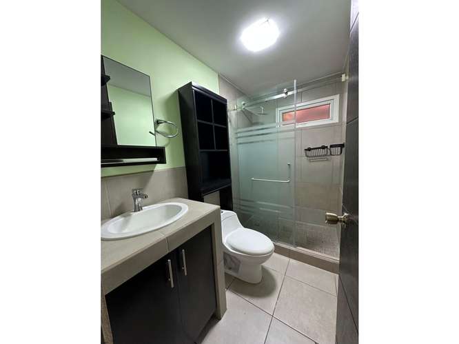 Apartamento Semi-Amueblado C/Jardin en Renta Zona 16 - Imagen 11
