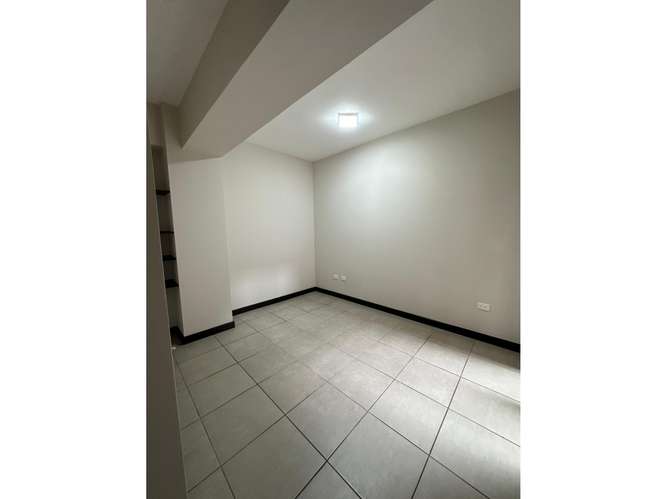 Apartamento Semi-Amueblado C/Jardin en Renta Zona 16 - Imagen 10