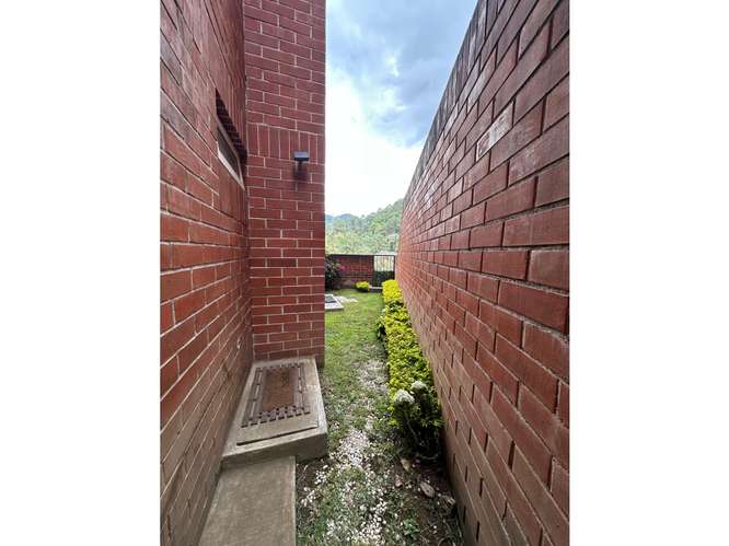 Apartamento Semi-Amueblado C/Jardin en Renta Zona 16 - Imagen 18