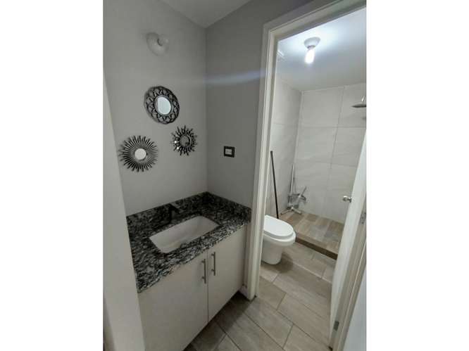 Apartamento Semi-Amueblado en Renta Zona 11 - Imagen 8