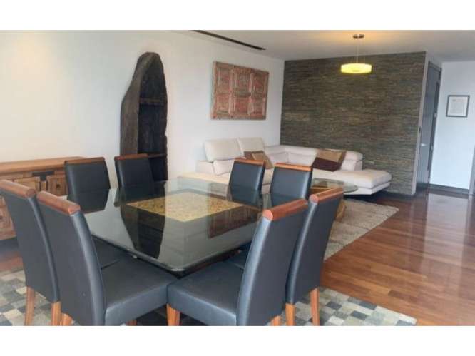 Apartamento en Renta Zona 15 VHI