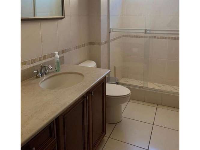 Rento Apartamento Amueblado en Zona 10 - Imagen 8