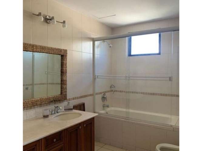 Rento Apartamento Amueblado en Zona 10 - Imagen 10