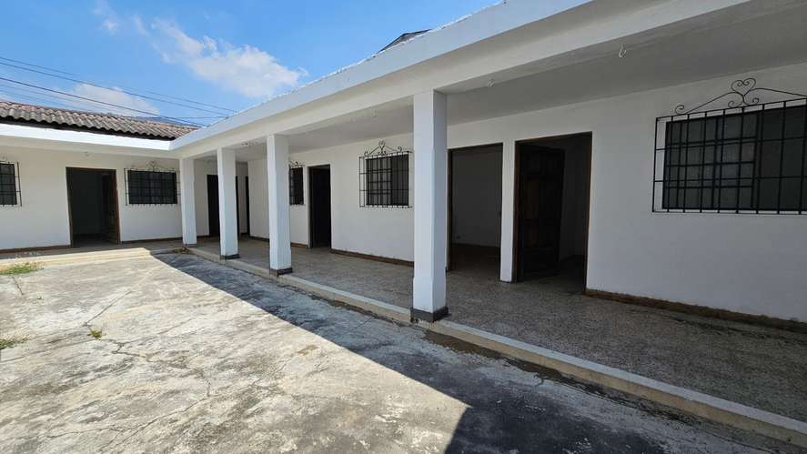 Casa Independiente en Venta Antigua Guatemala ideal para uso residencial, educativo o empresarial excelente ubicación! - Imagen 2