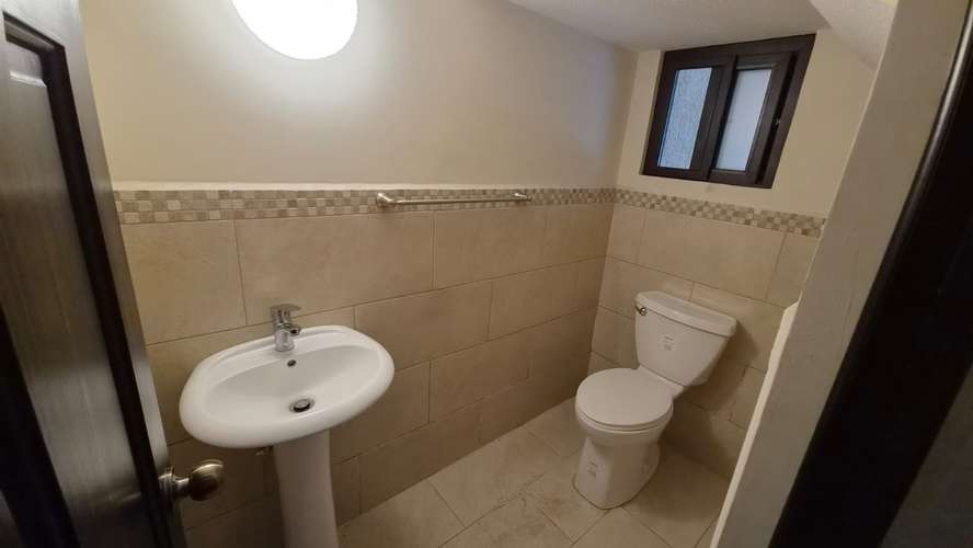 preciosa casa en venta, de 3 niveles, 3 habitaciones, 2 parqueos en san lucas, muy serca de la antigua - Imagen 11