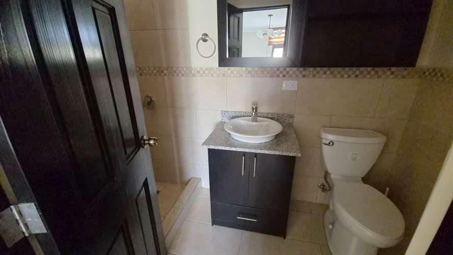 preciosa casa en venta, de 3 niveles, 3 habitaciones, 2 parqueos en san lucas, muy serca de la antigua - Imagen 13
