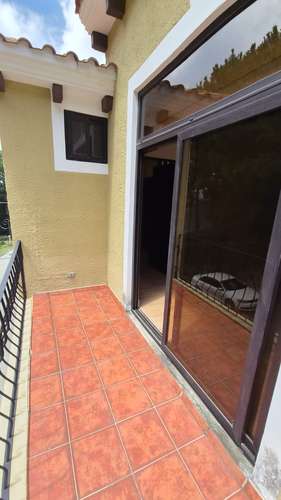 preciosa casa en venta, de 3 niveles, 3 habitaciones, 2 parqueos en san lucas, muy serca de la antigua - Imagen 4