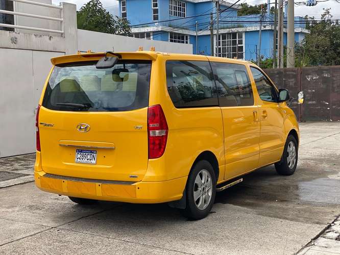 Hyundai Starex Busito 2015 de 15 pasajero