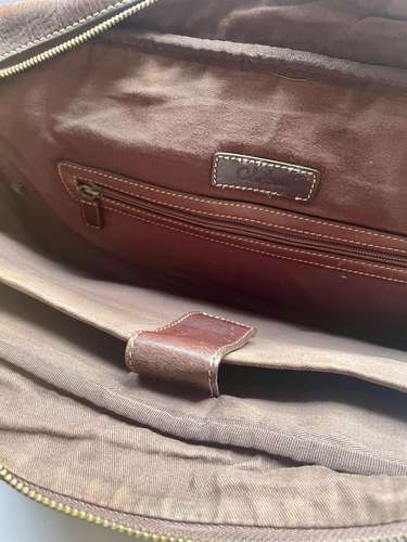 Maletín ejecutivo de Cuero marca ColeHaan  - Imagen 4