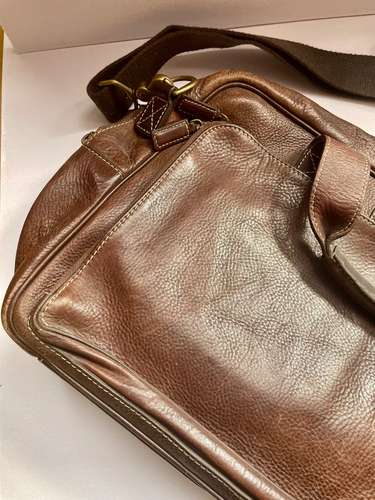 Maletín ejecutivo de Cuero marca ColeHaan  - Imagen 2
