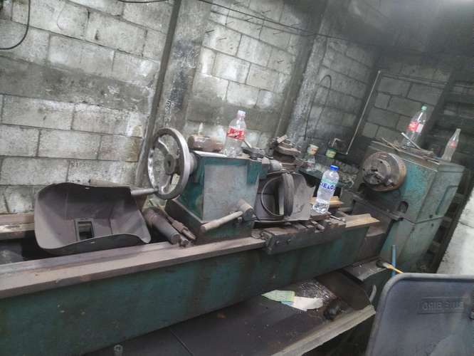 SE VENDE TORNO INDUSTRIAL PINACH