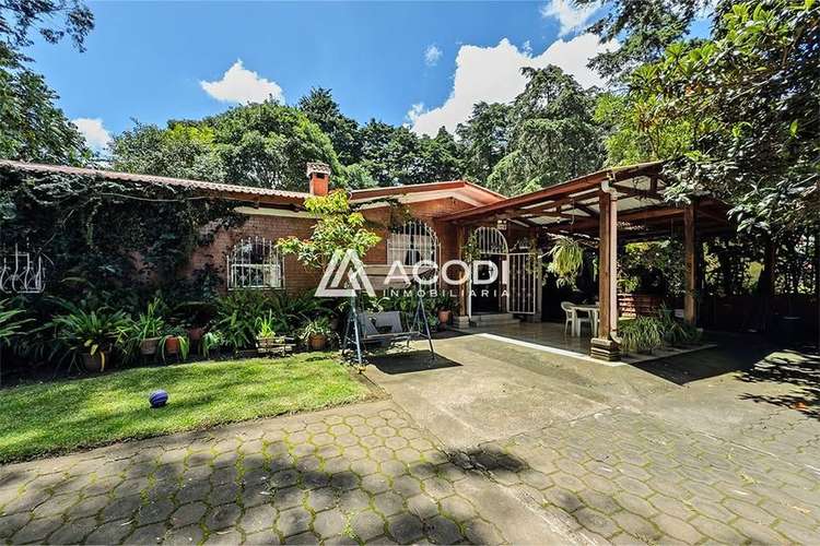 Casa de un nivel en San Lucas Sacatepéquez
