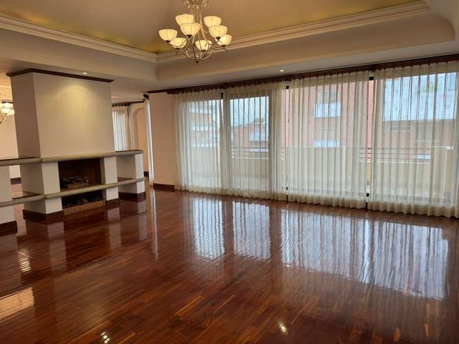 Venta de Penthouse en Edificio Torre Castelar Zona 10 | 4 Habitaciones con baño completo y 4 Parqueos - Imagen 2