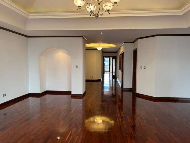 Venta de Penthouse en Edificio Torre Castelar Zona 10 | 4 Habitaciones con baño completo y 4 Parqueos - Imagen 6
