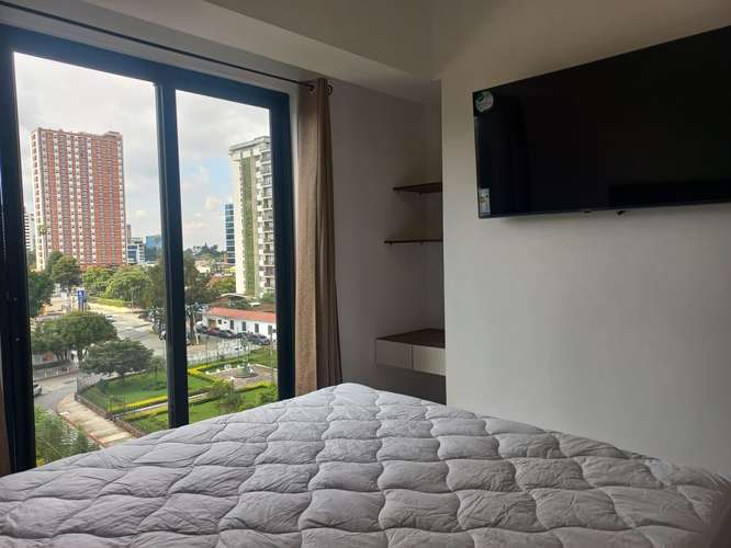 Zona 10 Edificio Brunelo apartamento en renta 