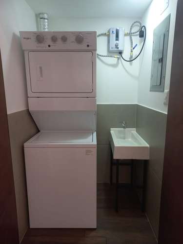 Zona 10 Edificio Brunelo apartamento en renta 