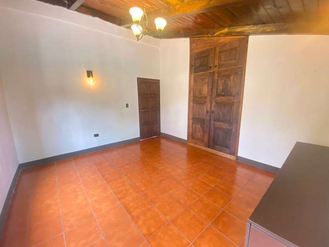 CASA COLONIAL EN ALQUILER ANTIGUA GUATEMALA | AIRBNB PERMITIDO, JARDINES Y 3 DORMITORIOS | PV - Imagen 13