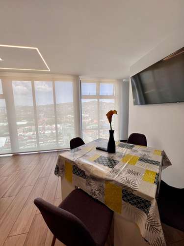 Se renta Moderno apartamento de 2 habitaciones, 2baños, 2 parqueos totalmente amueblado,en zona 10 10 - Imagen 3