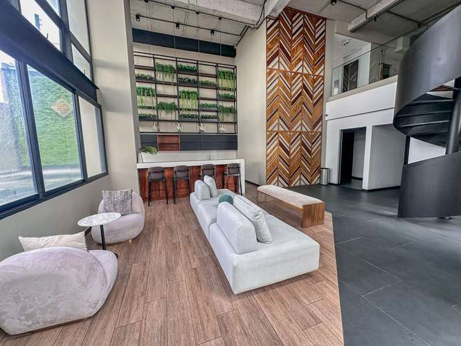 Se renta Moderno apartamento de 2 habitaciones, 2baños, 2 parqueos totalmente amueblado,en zona 10 10 - Imagen 12