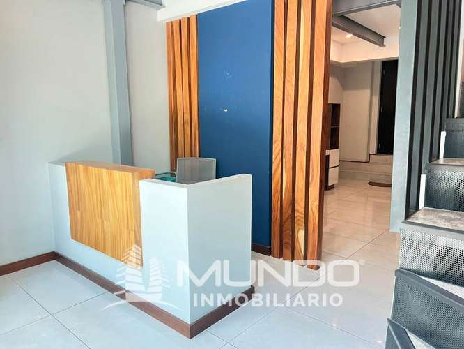 OFICINA EN VENTA EN LIRIOS DE CAYALÁ, ZONA 16