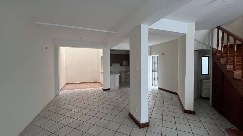 Alquiler de casa ubicada en zona 12 Colonia Villa Sol - Imagen 4