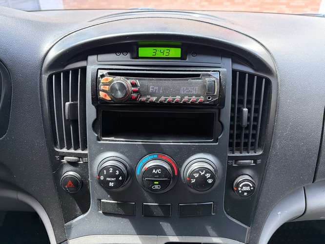 Hyundai H-1 SV Microbús de Agencia Modelo 2015 - Imagen 17