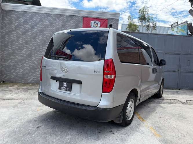 Hyundai H-1 SV Microbús de Agencia Modelo 2015 - Imagen 3