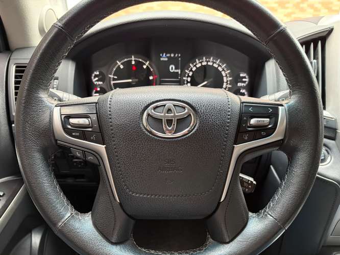 Toyota Land Cruiser VX de Agencia Modelo 2018