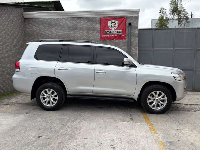 Toyota Land Cruiser VX de Agencia Modelo 2018